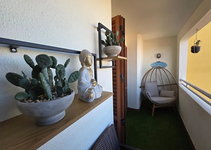 - Center, Walk To The Beach, Old Town, Oura Strip, Location Lägenhet