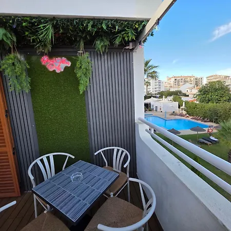 - Center, Walk To The Beach, Old Town, Oura Strip, Location Lägenhet *