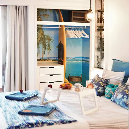 - Center, Walk To The Beach, Old Town, Oura Strip, Location البوفيرا