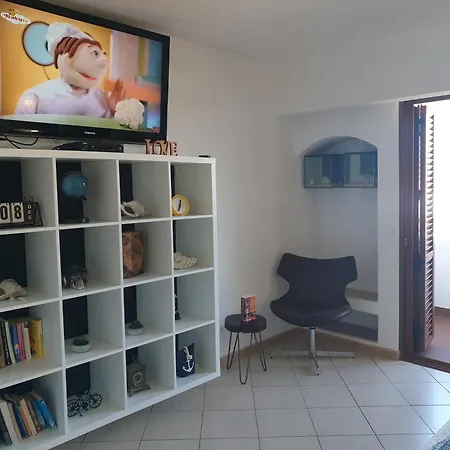 - Center, Walk To The Beach, Old Town, Oura Strip, Location * البوفيرا