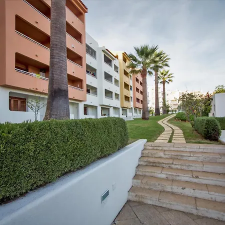 - Center, Walk To The Beach, Old Town, Oura Strip, Location البوفيرا
