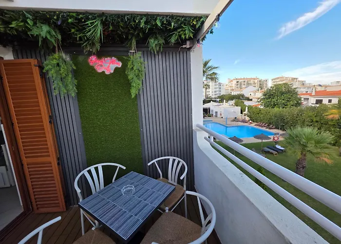 - Center, Walk To The Beach, Old Town, Oura Strip, Location Apartman *